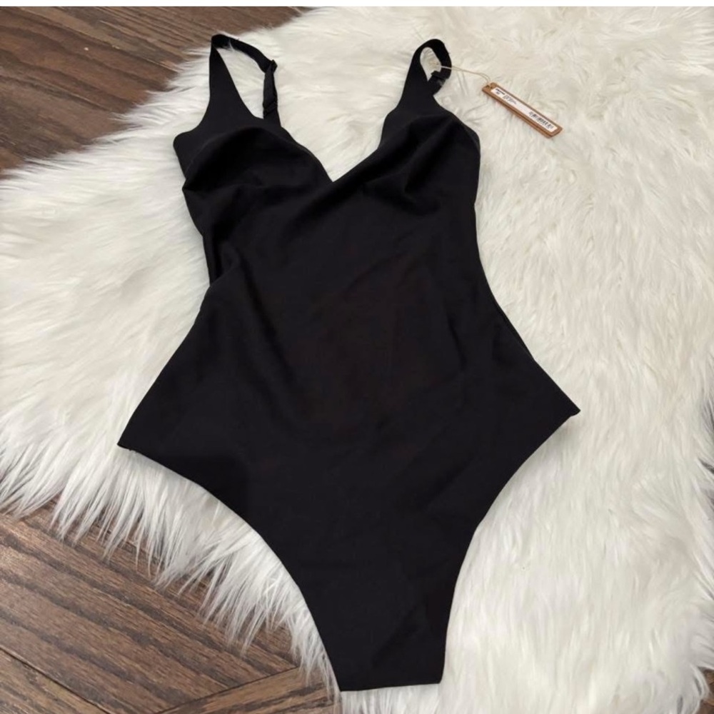 SKIMS Unlined Plunge Thong Bodysuit Onyx M Medium New NWT